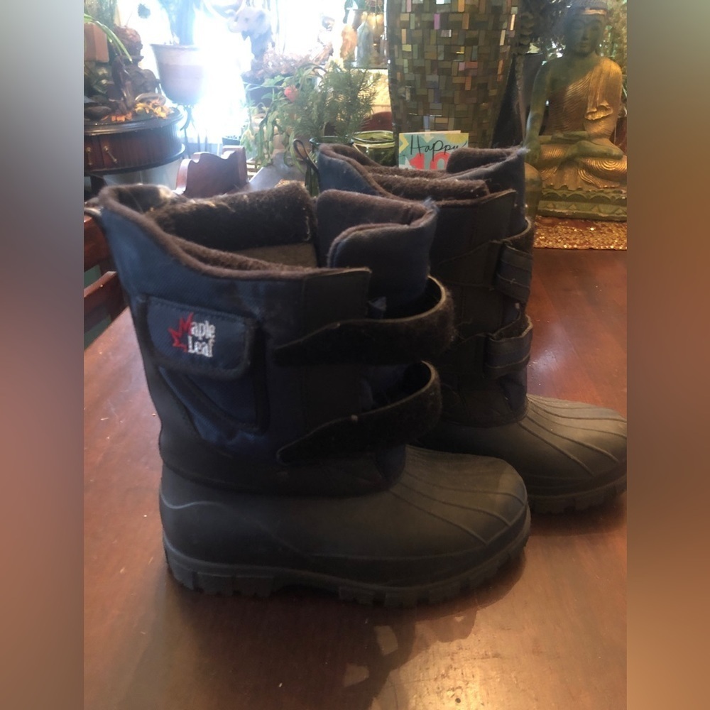 Boys Black Winter Boots. Size 5. Single Mom Breast Cancer Fundraiser.